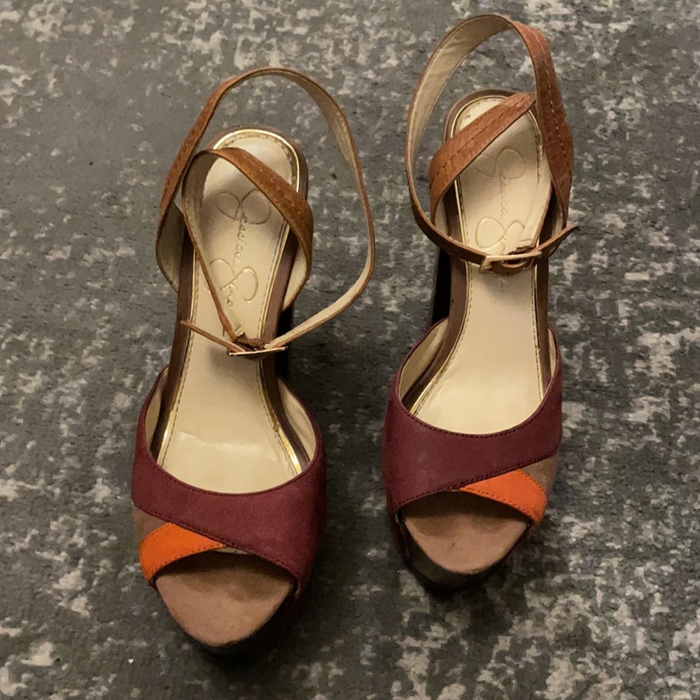 Jessica Simpson pumps